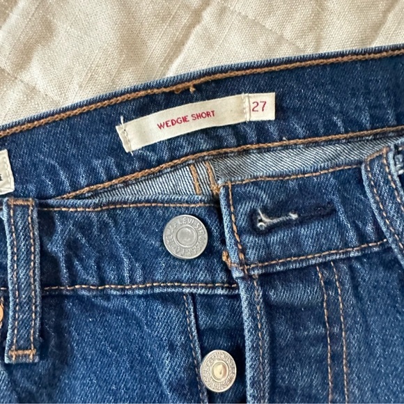 Levi’s Wedgie Short - Picture 2 of 4